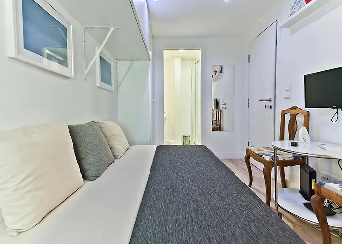 Bmyguest - Fado Апартаменти *